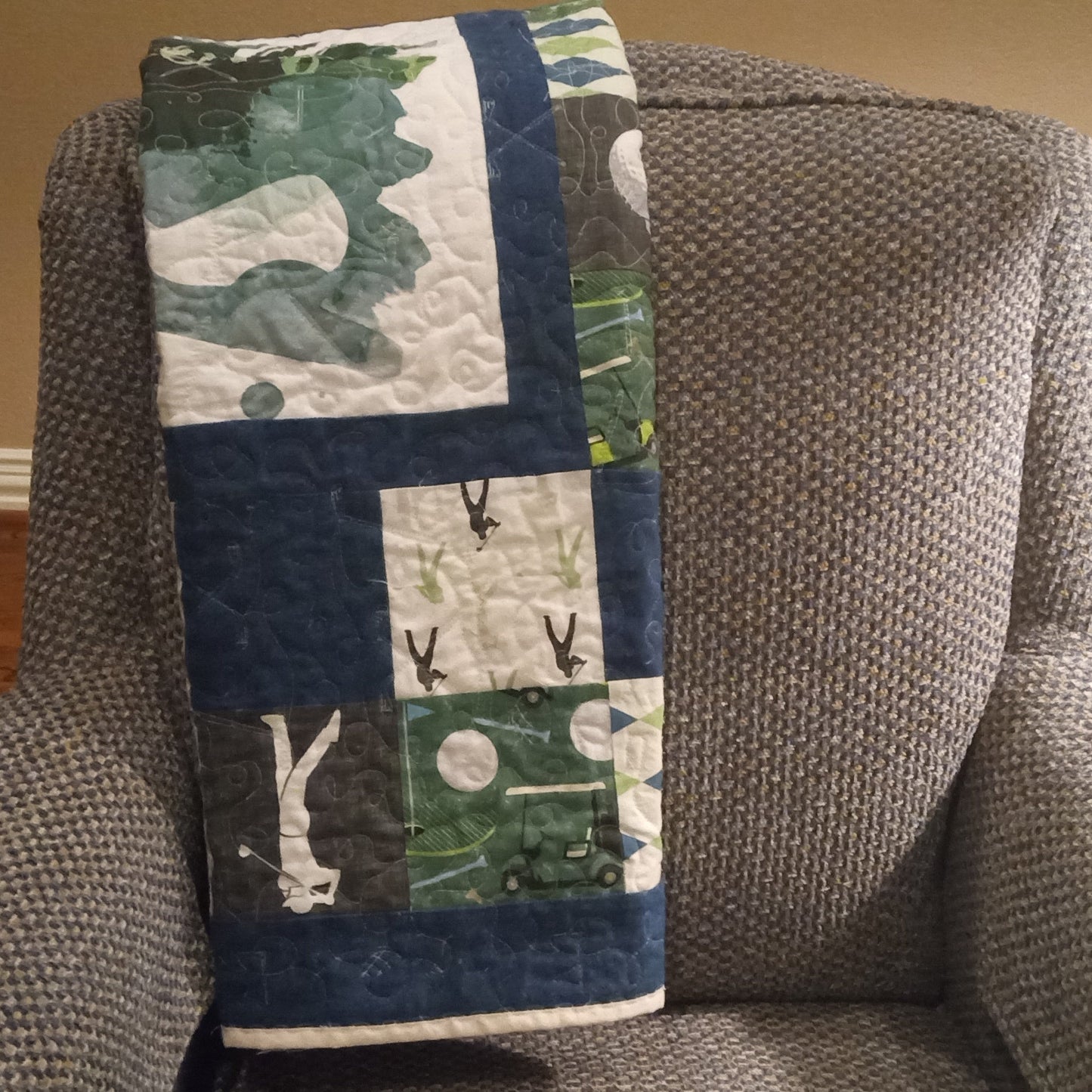 (141) On the Green, Golf-Themed Lap Quilt – 43" x 43