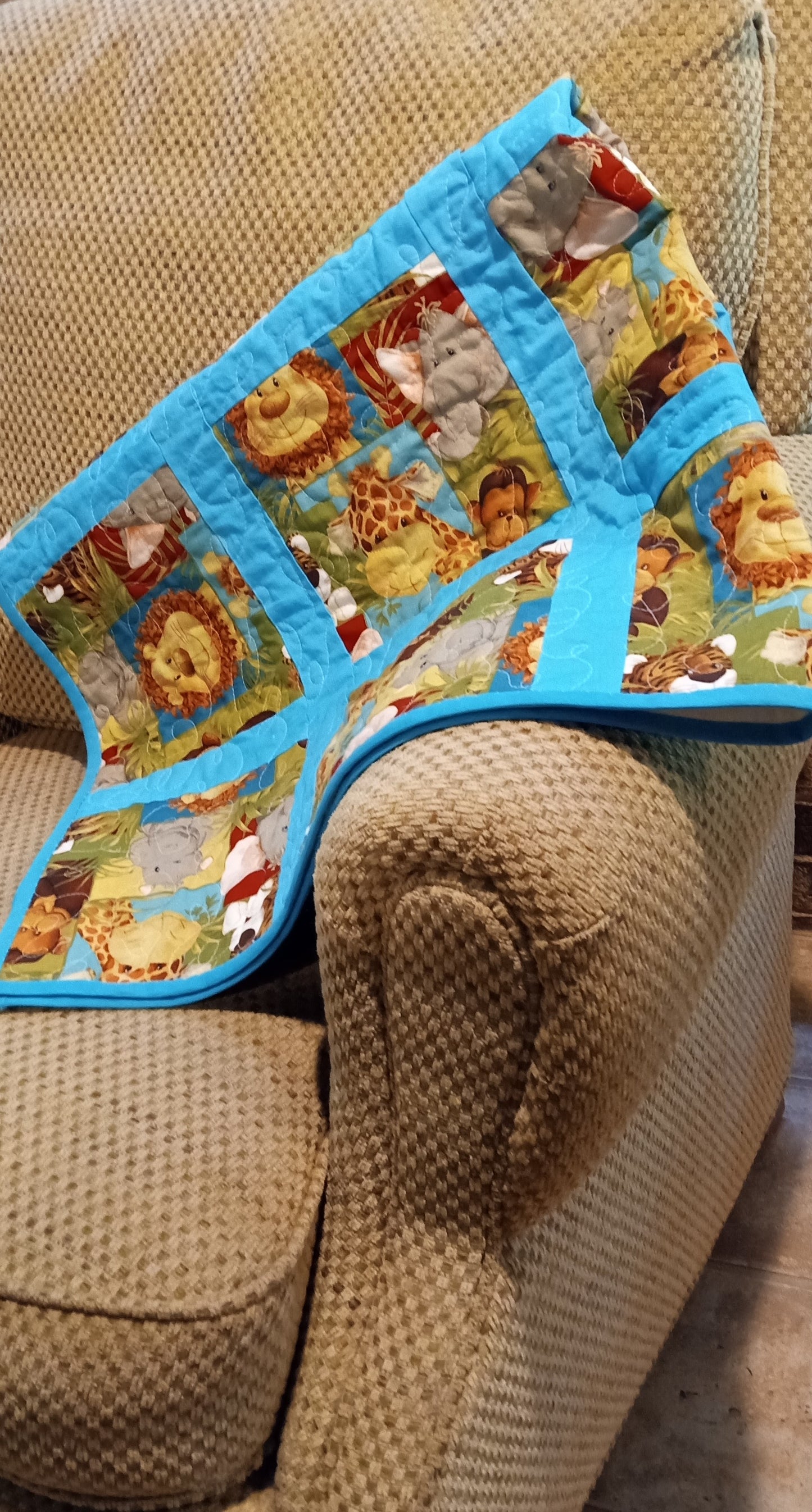 (195) GIVEAWAY! Animals Out of the Blue – Nursery and Toddler Quilt