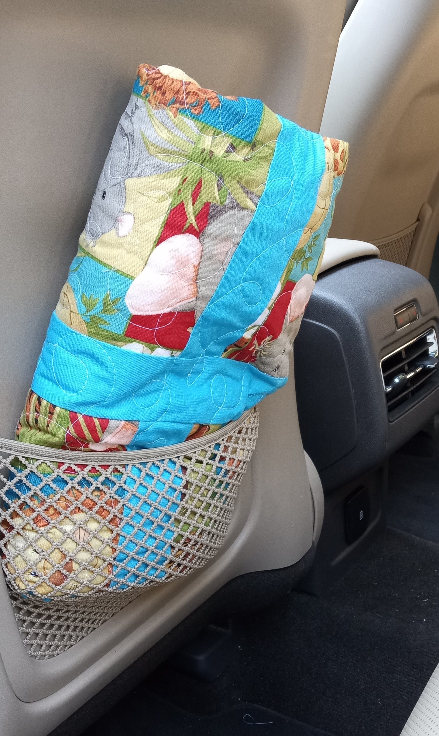(195) GIVEAWAY! Animals Out of the Blue – Nursery and Toddler Quilt