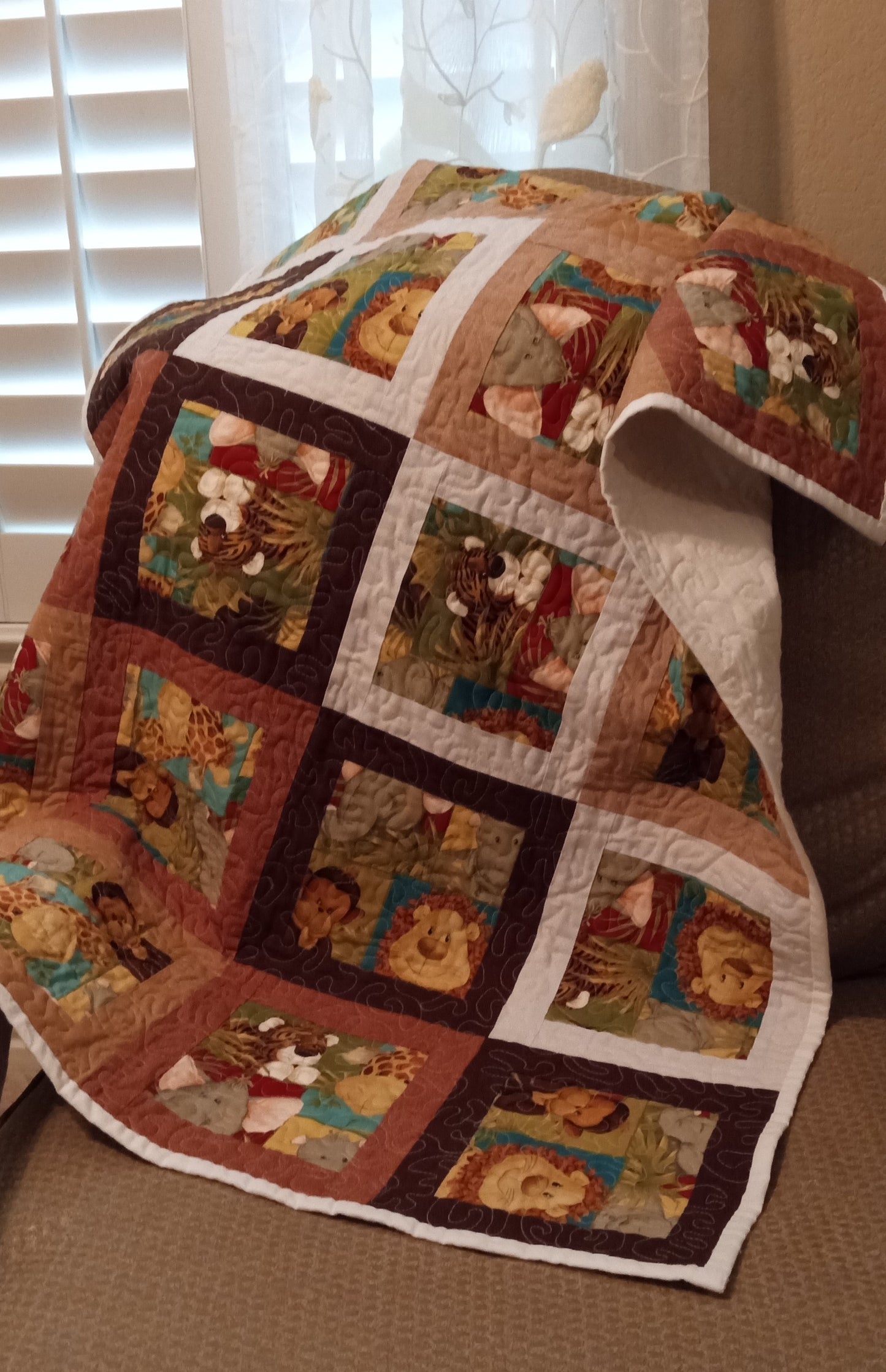 (196) Friendly Jungle – Nursey Quilt