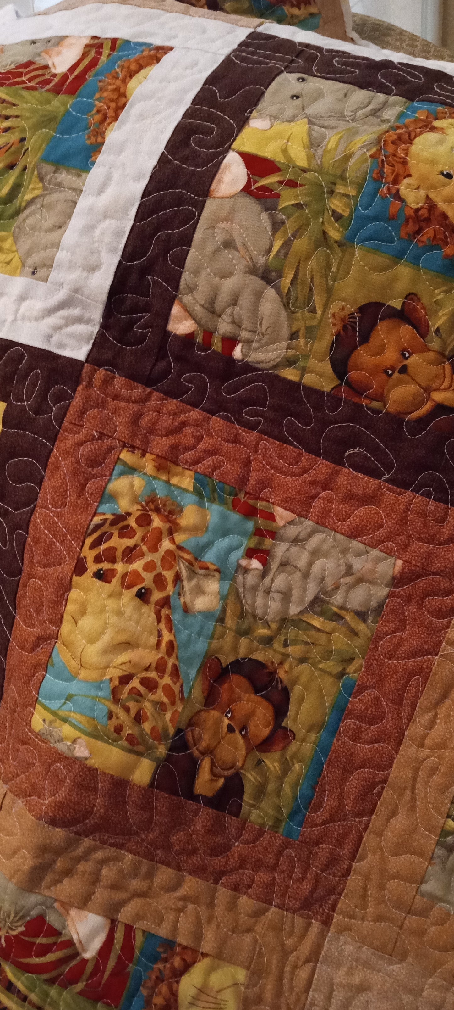 (196) Friendly Jungle – Nursey Quilt