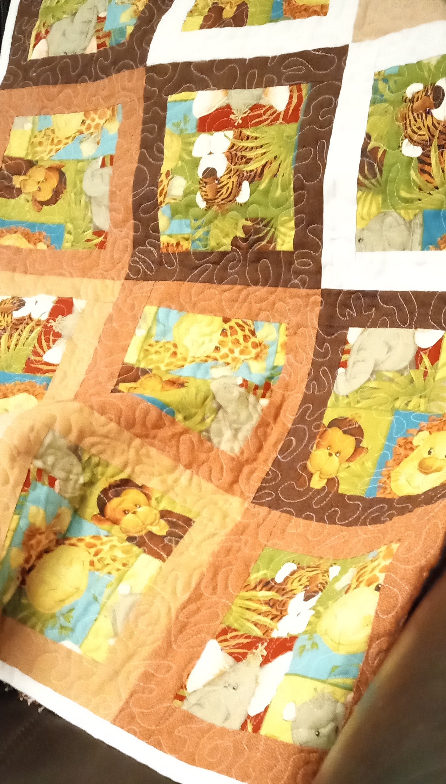 (196) Friendly Jungle – Nursey Quilt